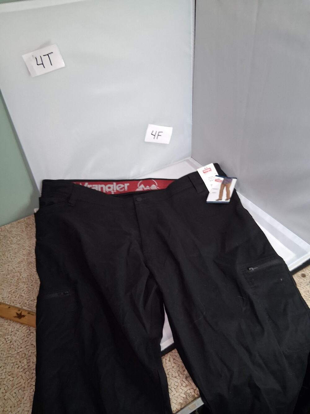 4F NWT Wrangler Outdoors Straight Fit Cargo Pants 42x30
